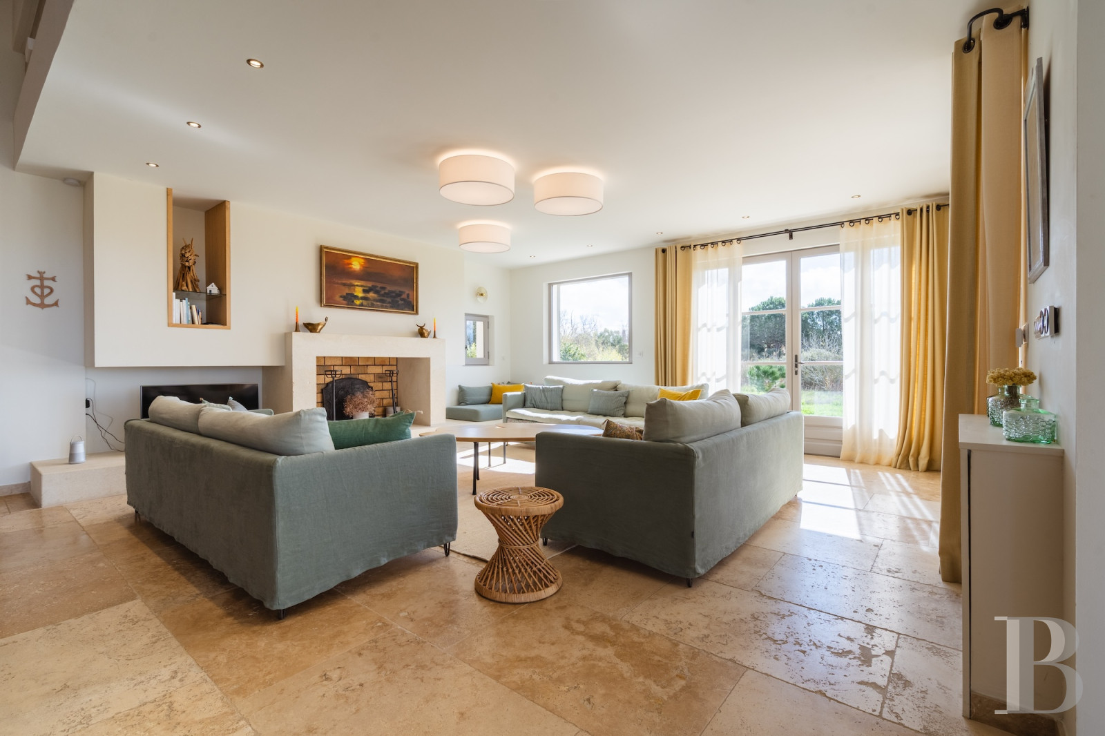 A farmhouse set amidst the marshes north of Saintes-Maries-de-la-Mer, in the Camargue - photo  n°6